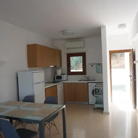 Apartment Skeleas *